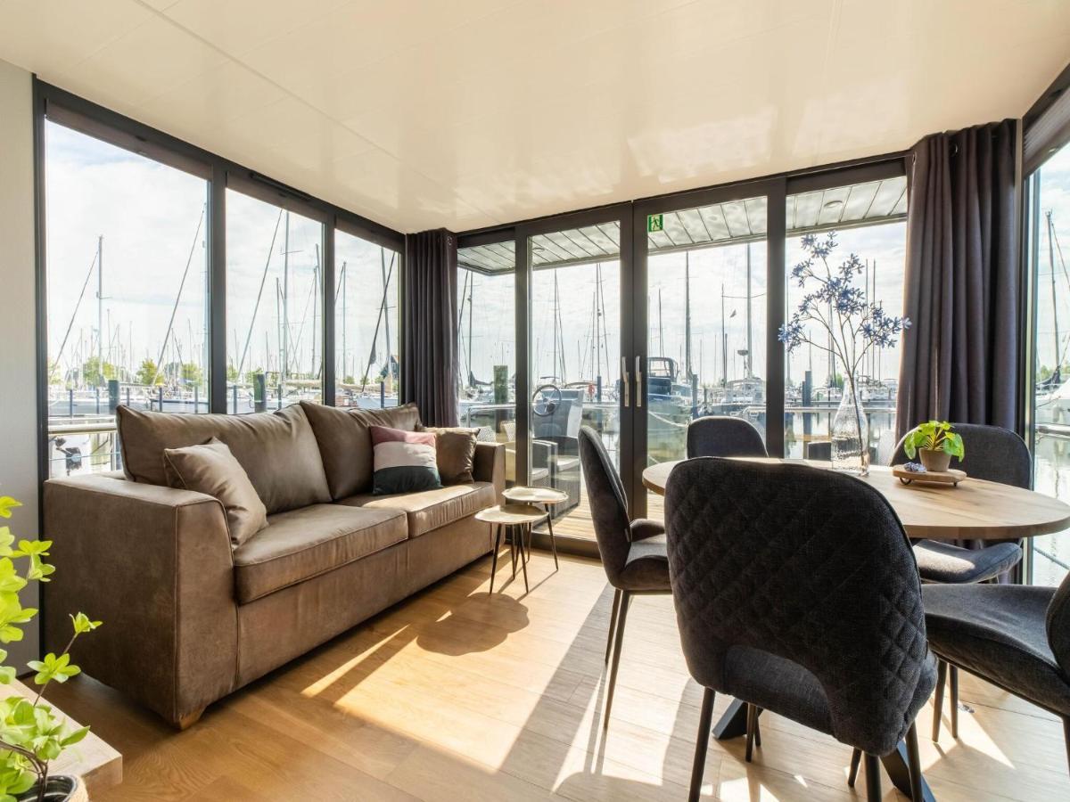 Comfortable Houseboat In Volendam Marina Exterior photo
