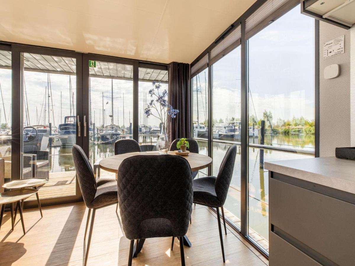 Comfortable Houseboat In Volendam Marina Exterior photo