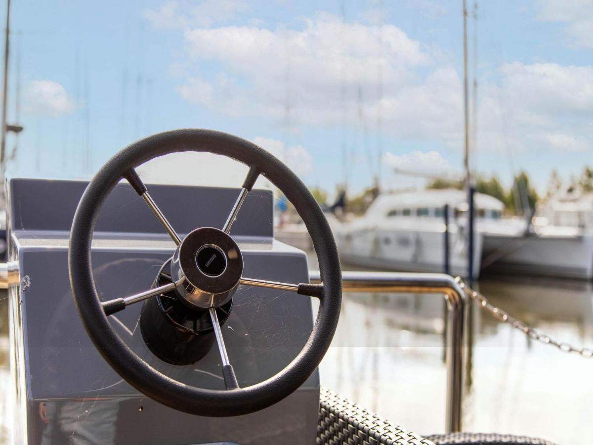 Comfortable Houseboat In Volendam Marina Exterior photo