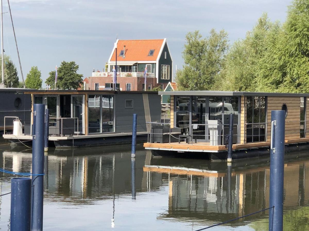 Comfortable Houseboat In Volendam Marina Exterior photo